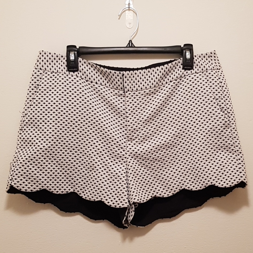 NWOT Elle Mid-Rise Shorts with Scallop Hem